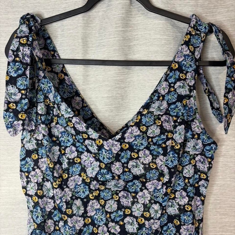 'Miley Cyrus navy floral romper with tie detail. Size M - Picture 4 of 7